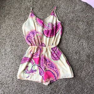 No size listed, but fits like a small.